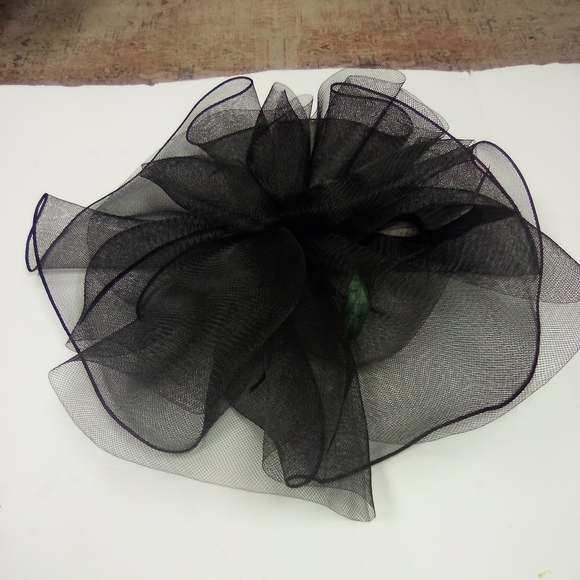 Women's Large Black Mesh Fascinator Fancy Sophisticated Old Hollywood Regency - Picture 1 of 4
